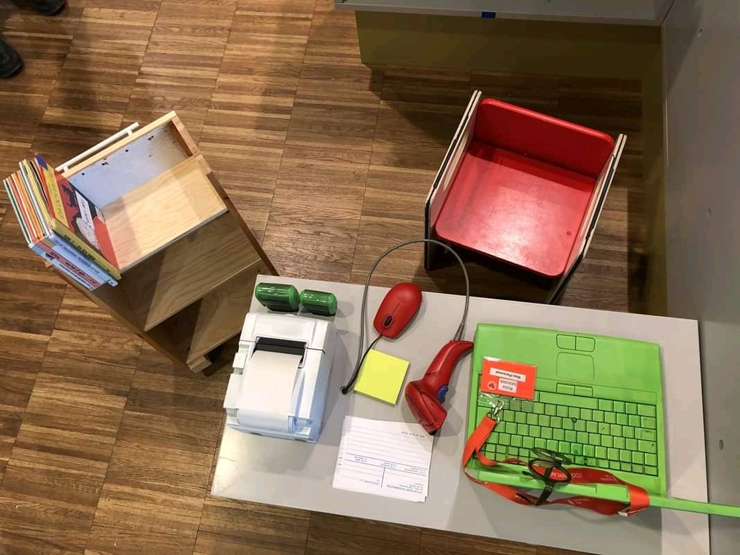 RT @LihiniW: Alltså KISTA BIBLIOTEK…